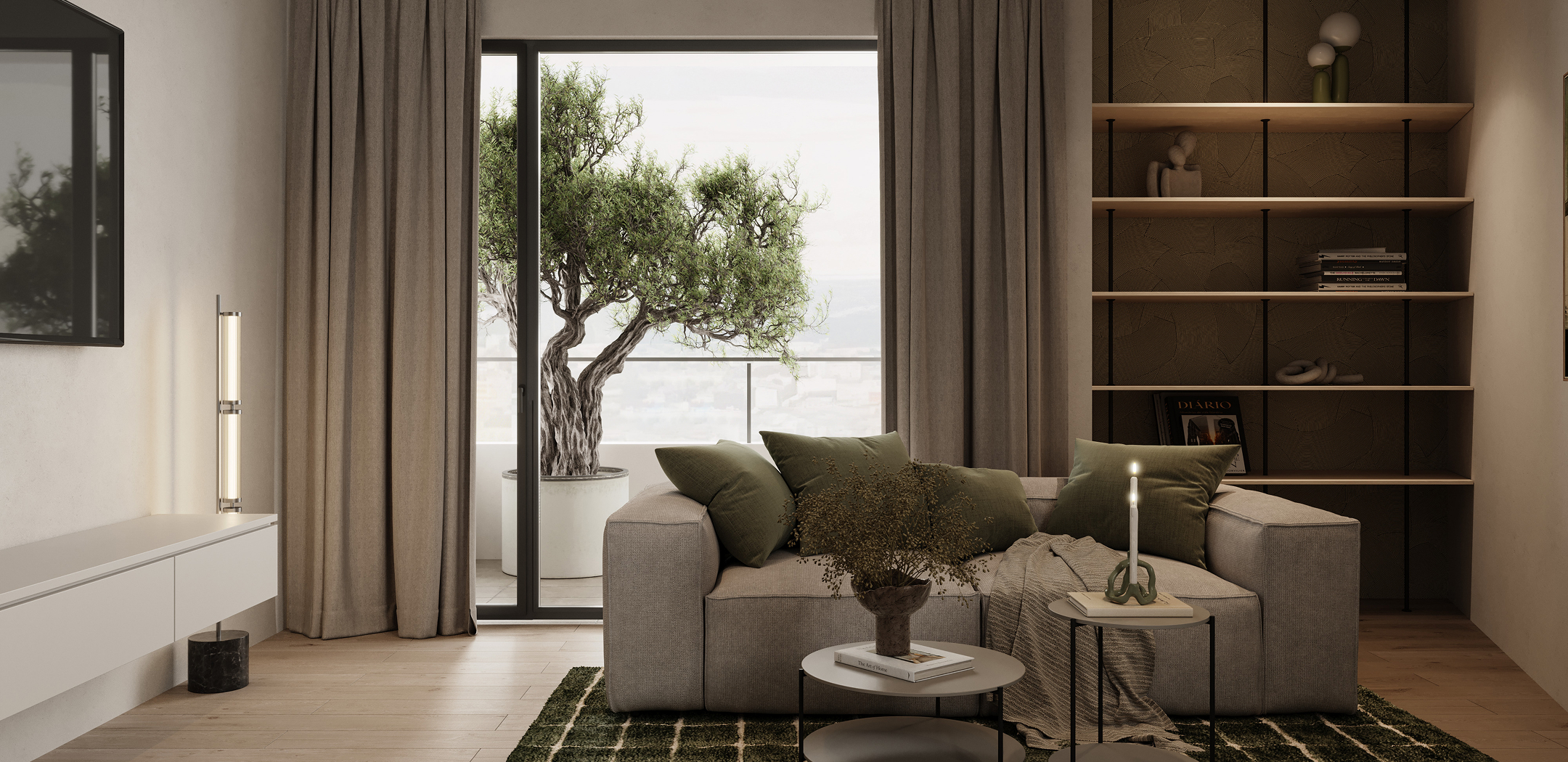 Wohnzimmer in Naturtönen mit grauem Sofa, Olivenbaum auf dem Balkon und einem minimalistischen Wandregal.